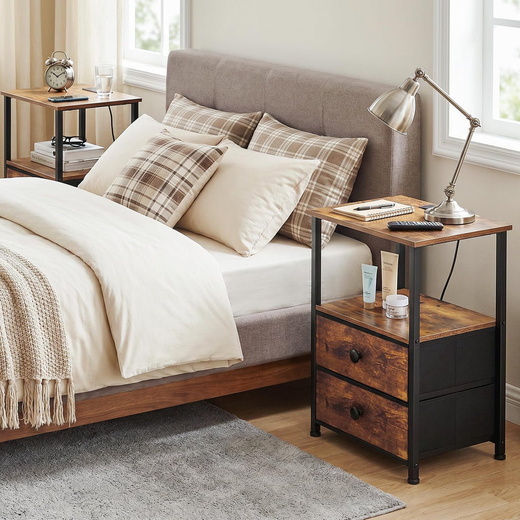 Nightstands Set of 2 with Charging Station R7405