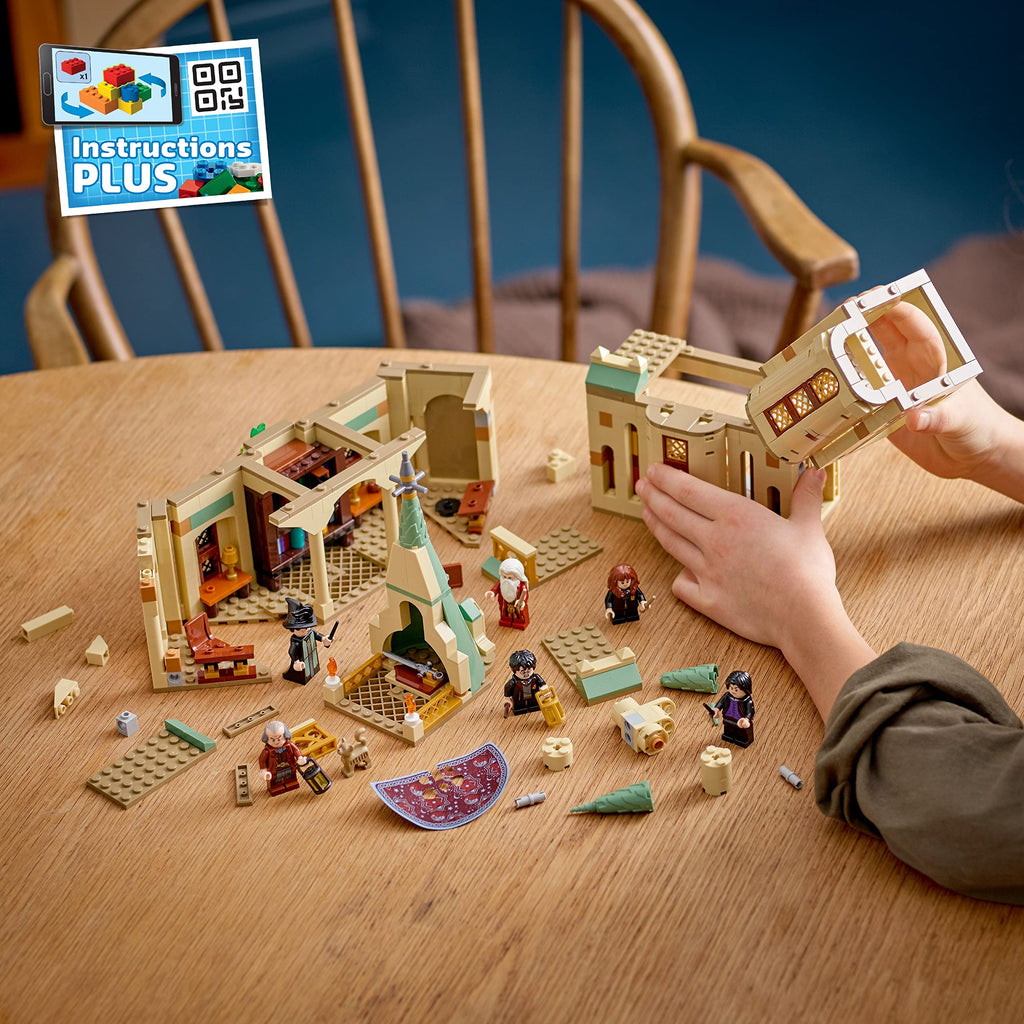 Harry Potter Castle Toy Set with 6 Minifigures T658458